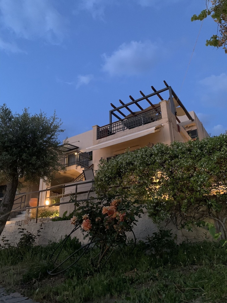 Terpsichori Villa & Apartments