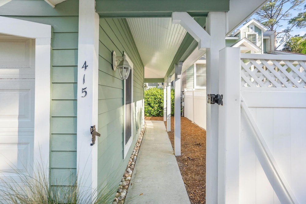Tasteful 2 Story 4 Bedroom, 4 Bath Home! New on Rental Program, Sleeps 12!