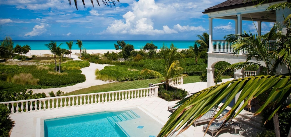 Villa Amazing Grace view 2