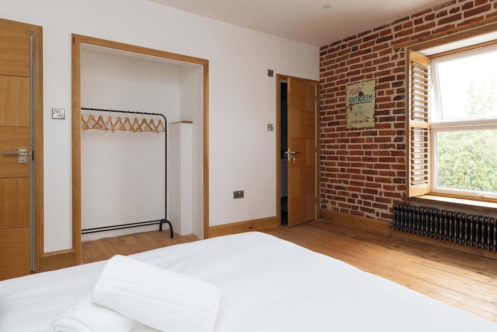 Spacious 4-bed Near City Sea