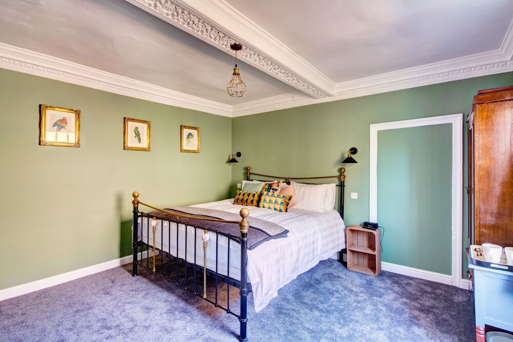 Devizes Vacations - The Green Parrot - Property Image 3