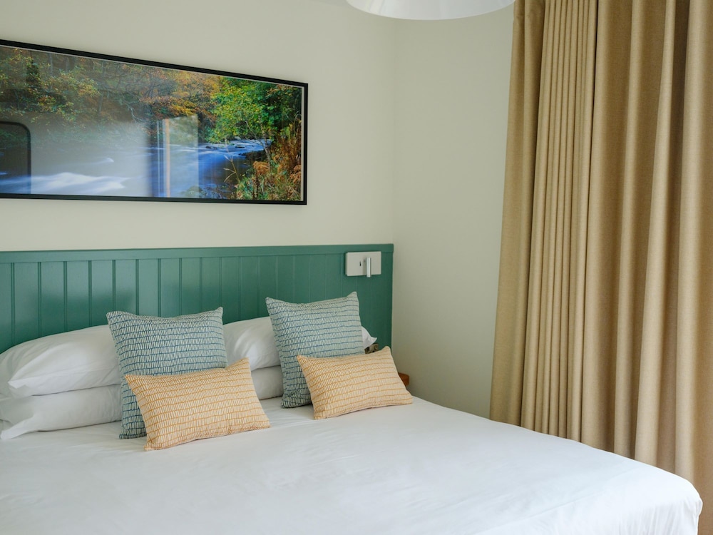Meadow 2 Bedroom Lodge 3