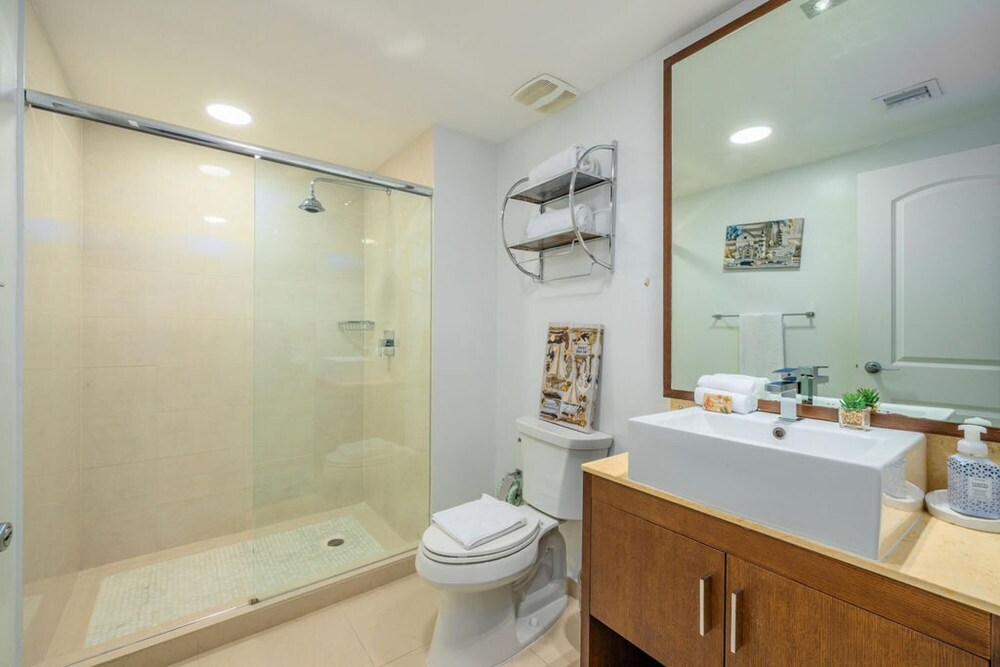 2BR 3BA Condo on Eagle Beach w Amazing Amenities