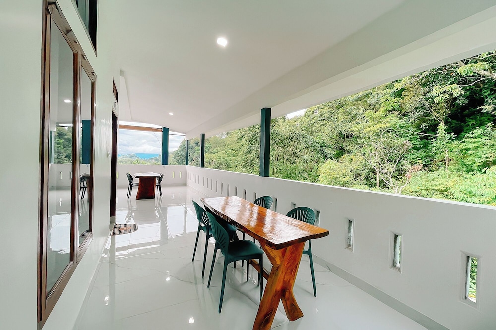 Simangande View & Resto By Helocus