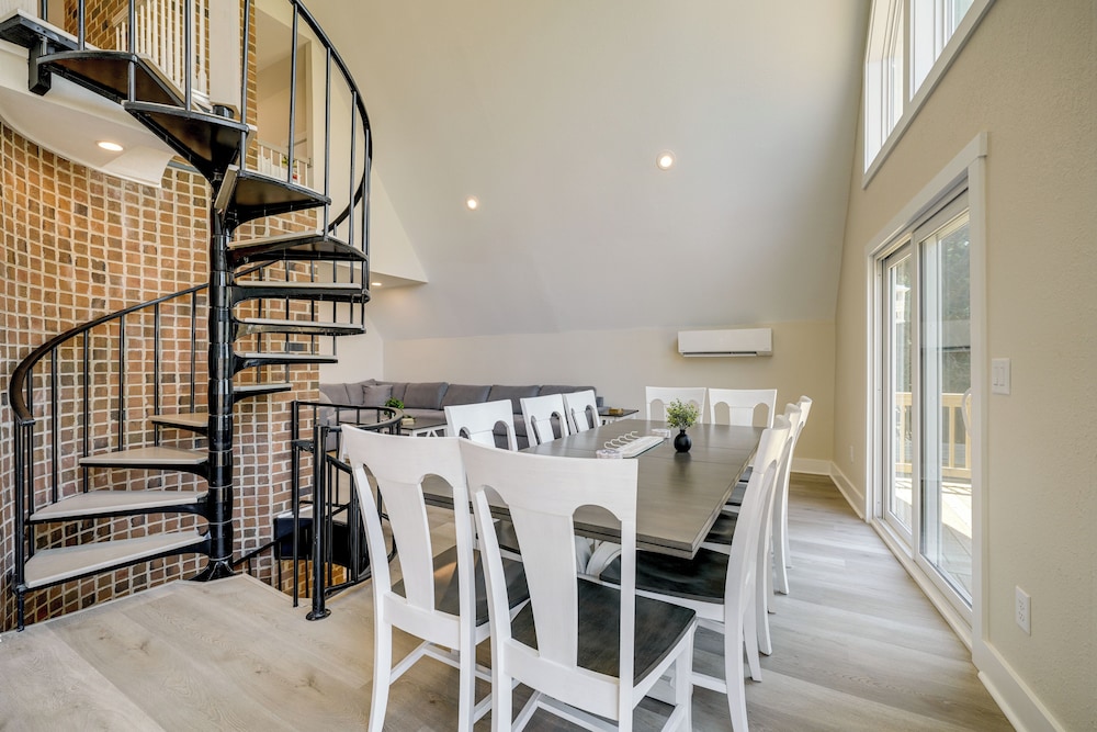 Private Dock & Beach Access: Outer Banks Area Home