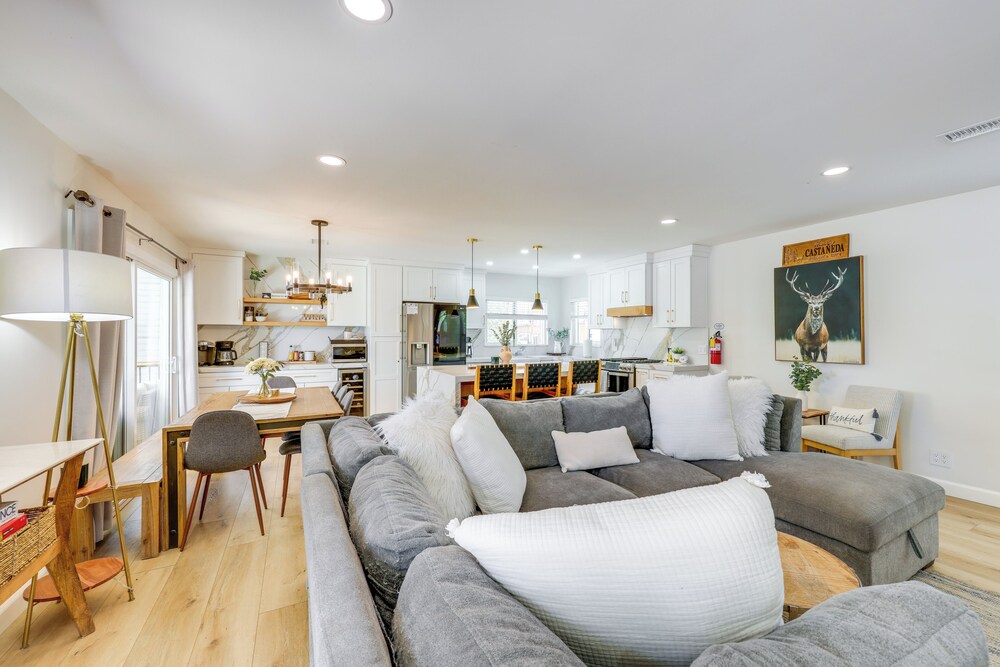 Walk to The Village Shops/eats: Big Bear Lake Home