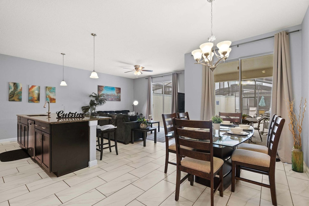 Spacious 4BR Townhome With Pool at Storey Lake