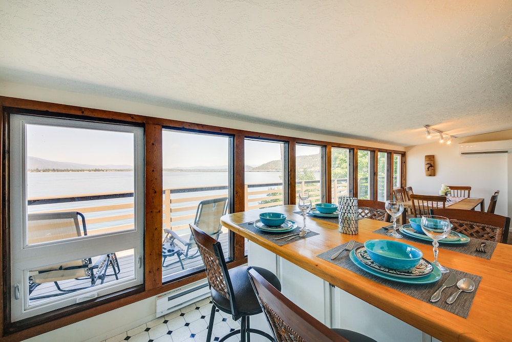 Charming Sagle Retreat w/ Hot Tub  Cozy Fireplace - Property Image 6