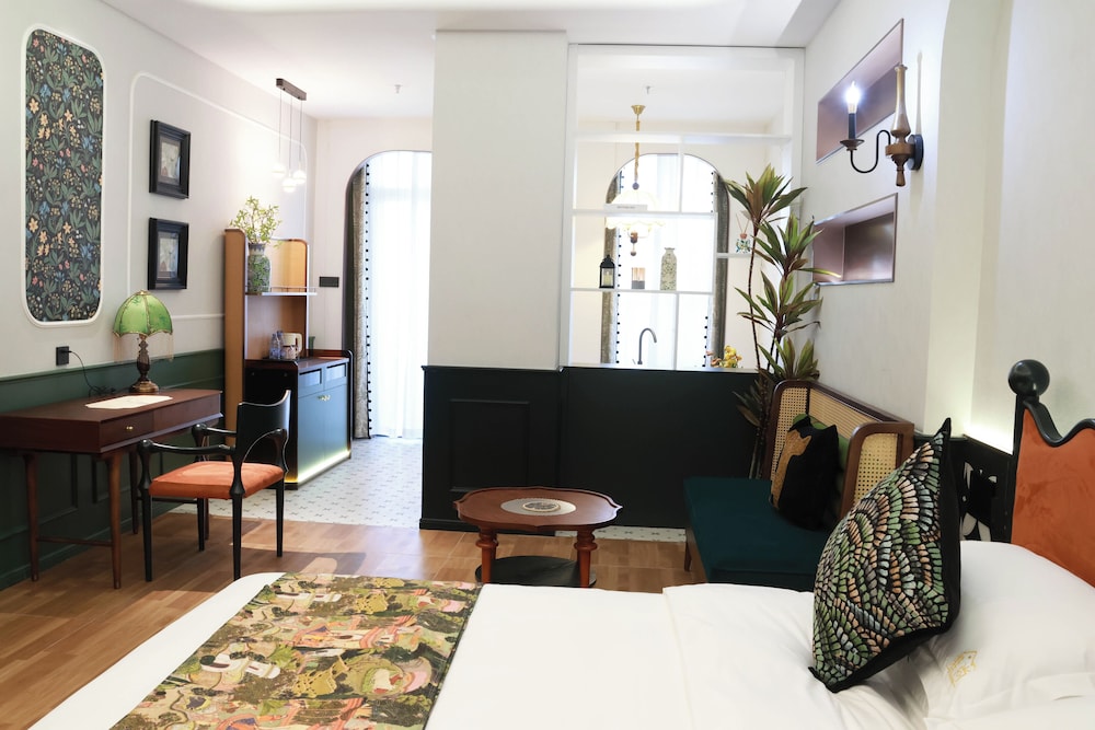 Vishan Garden Trendy Hostel