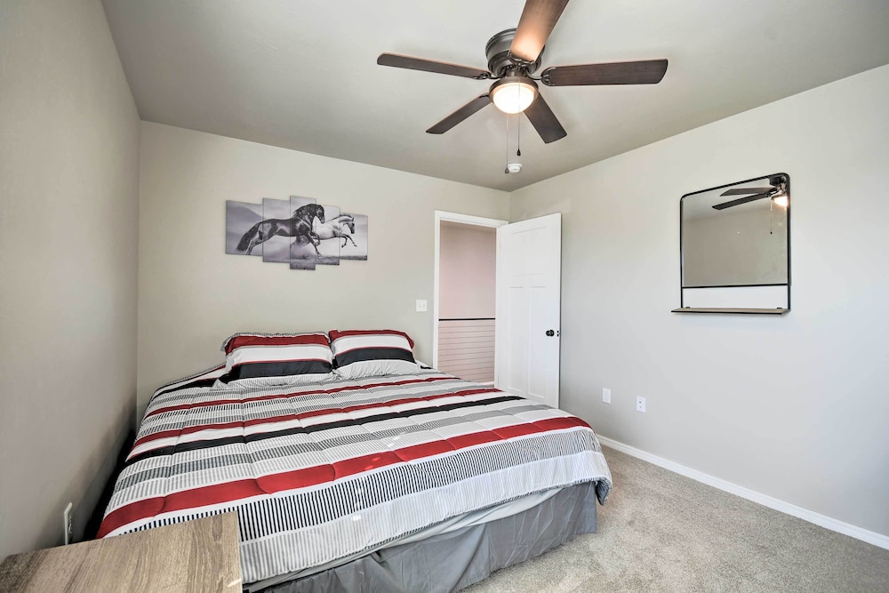 Bright Amarillo Townhome Near Parks & Town! view 4