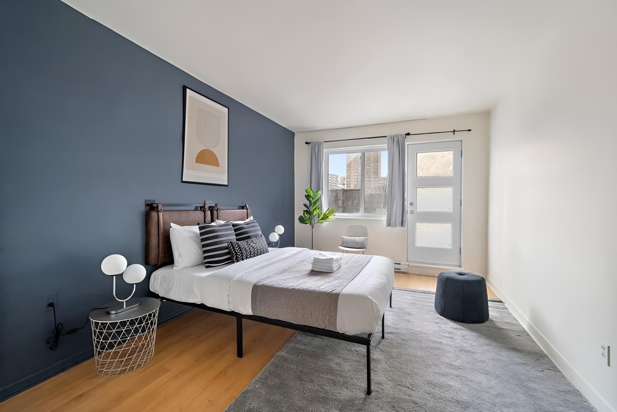 Newly Renovate Studio-2 Blocks From Place des Arts - Image 2