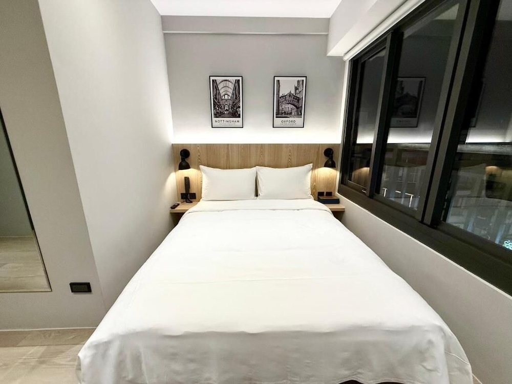 N2 Hotel