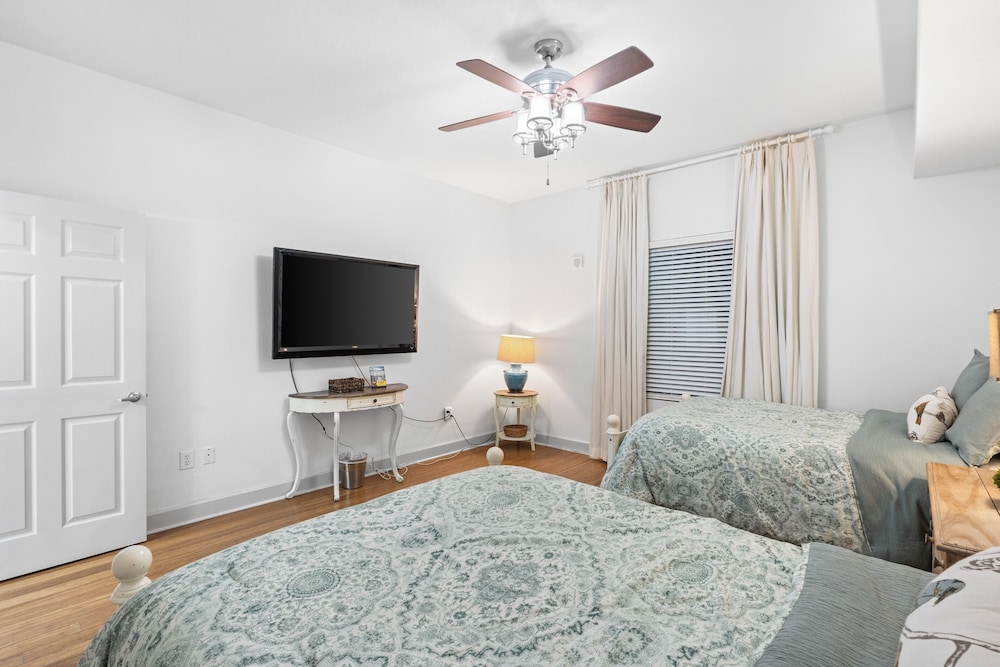 Tidewater by Book That Condo