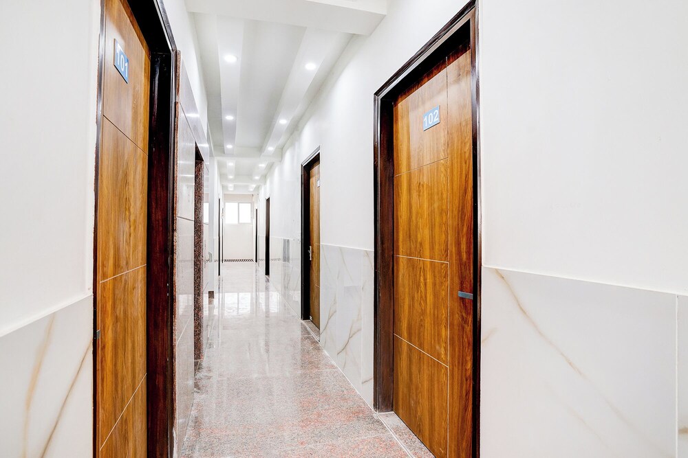 Fabhotel Expo Centre Inn