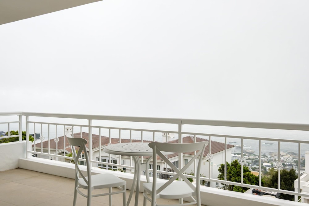 Idyllic Camps Bay Villa w 2 Pools Buddha Retreat