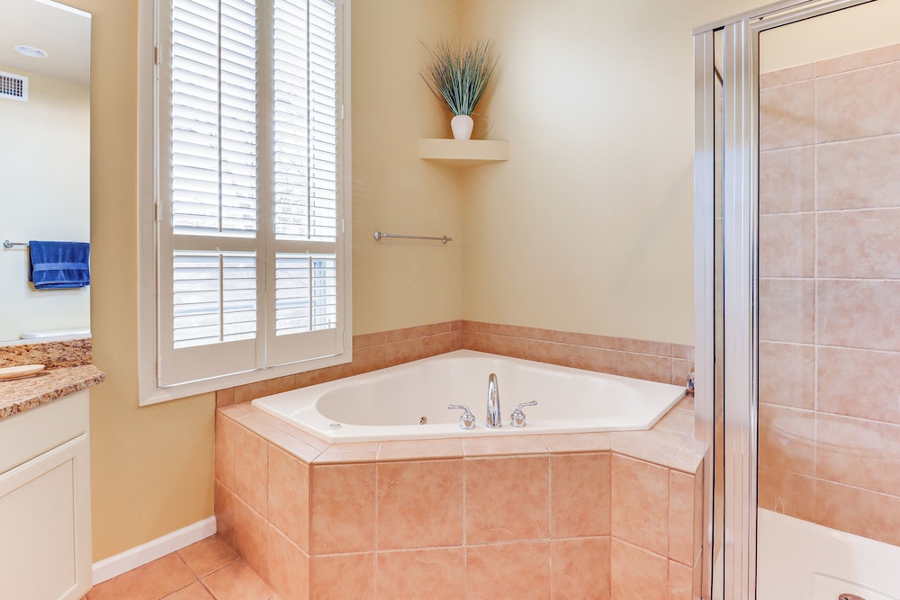 Boulder Lake Access: Townhome w/ Deck!