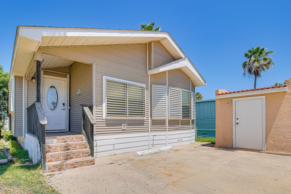 Steps to Bay! Home w/ Pool Access in Port Isabel