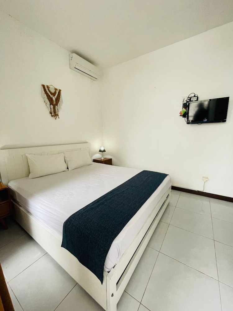 Double D Guesthouse and Villa