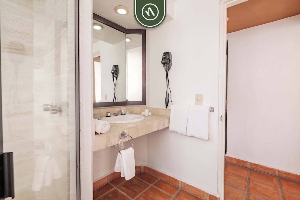 Amazing 2 BR Condo - Partial Oceanview - Pool