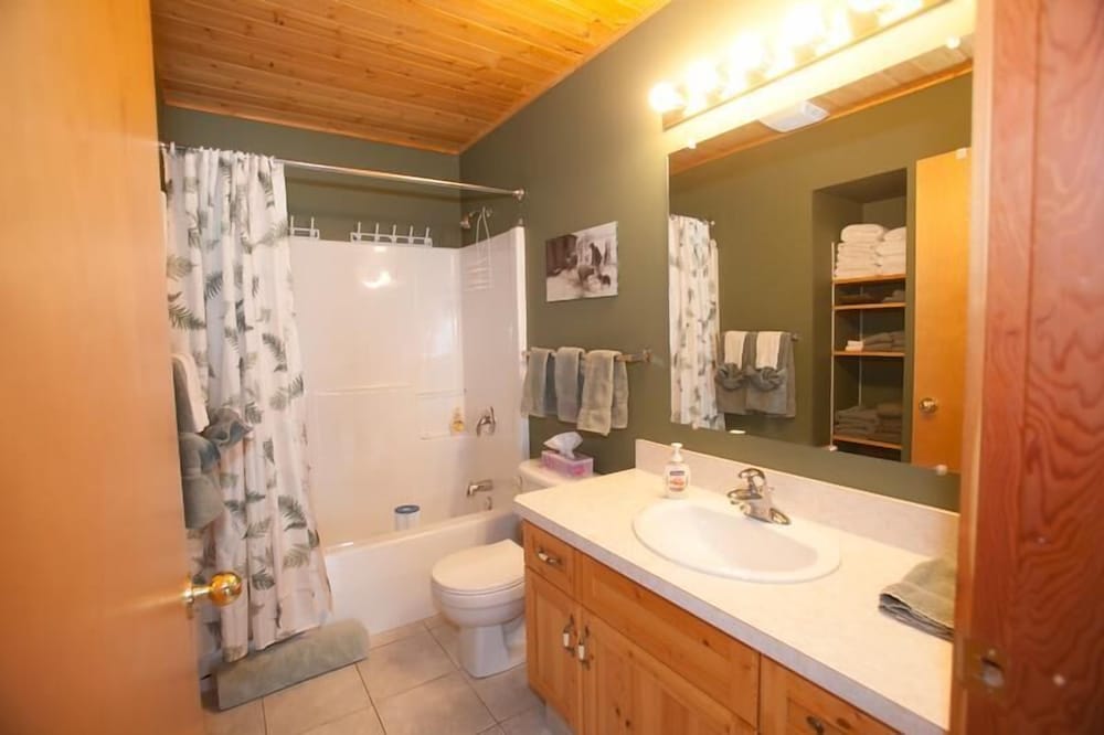 Outlaws Inn by Apex Accommodations - Image 3