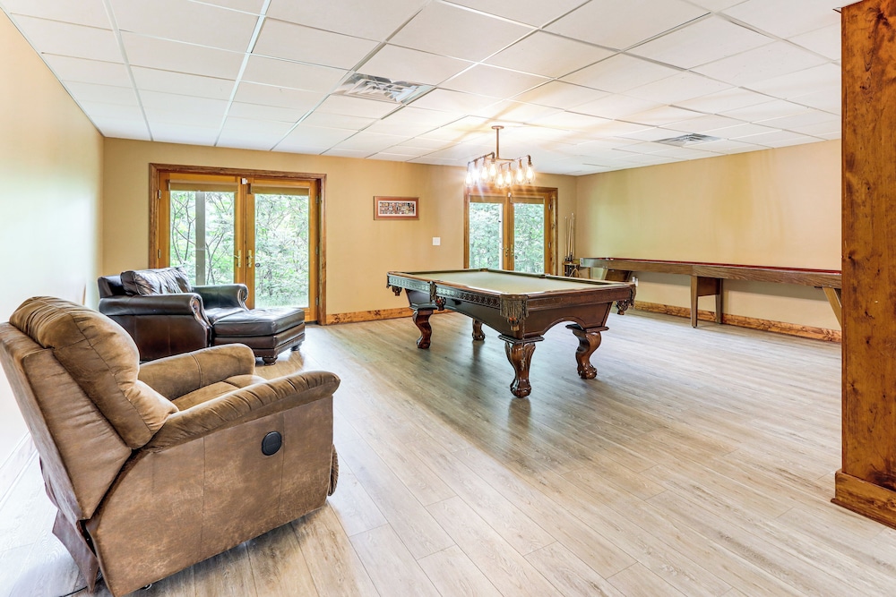 Game Room & Fireplaces: Group Dahlonega Getaway