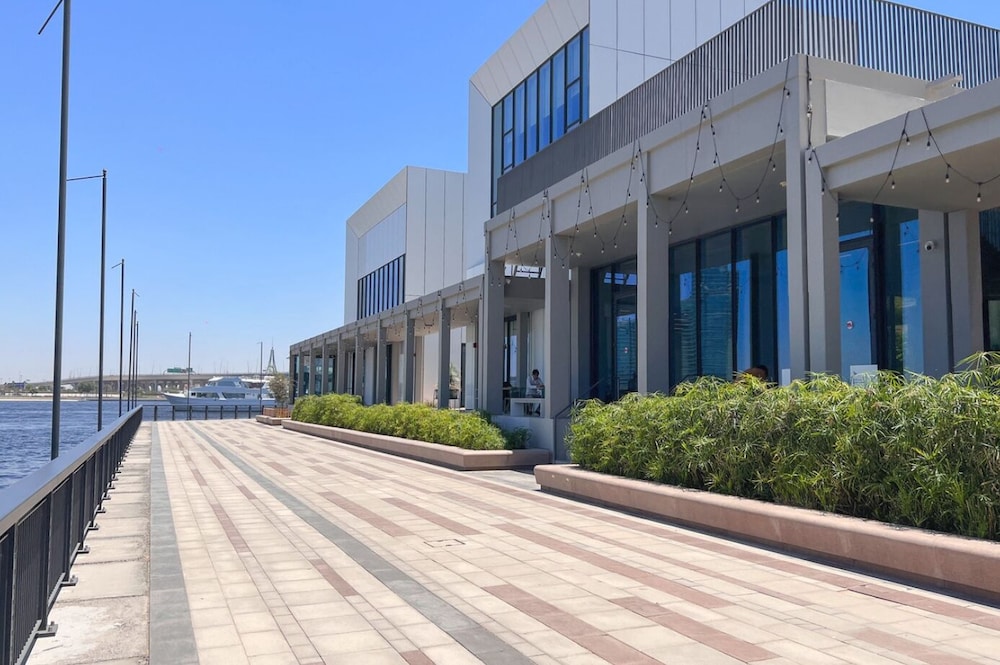 Chic 1BR Iris Amber Al Jaddaf