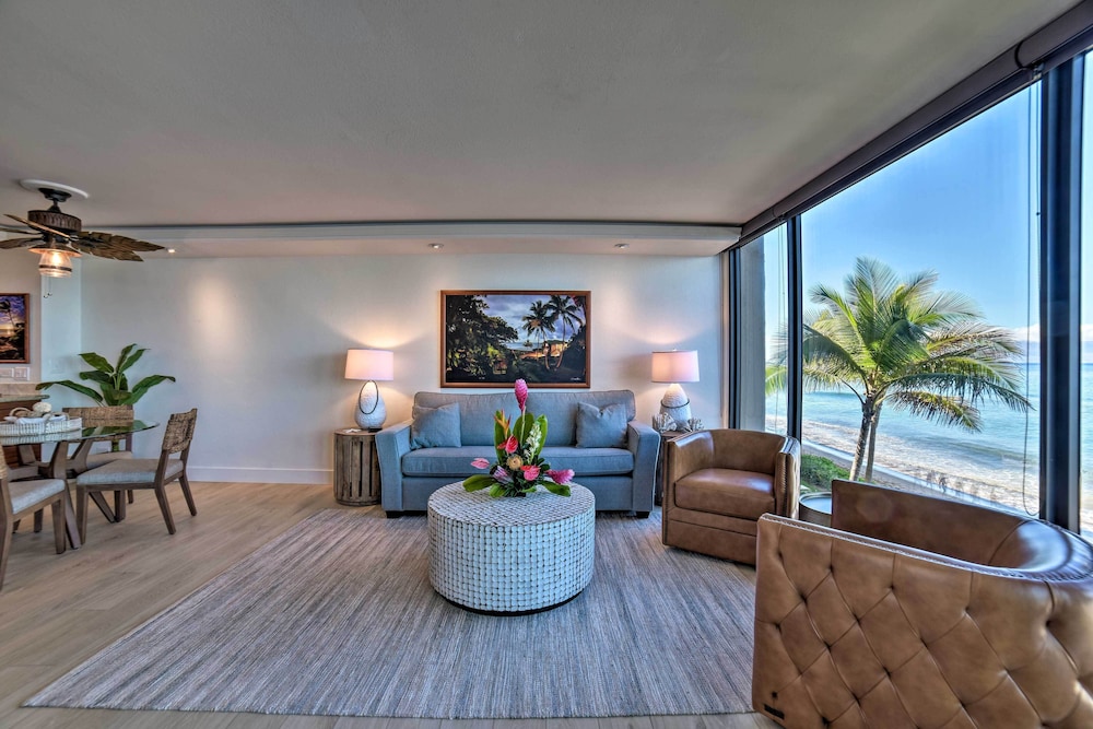 Whale & Sunset Views: Oceanfront Lahaina Condo