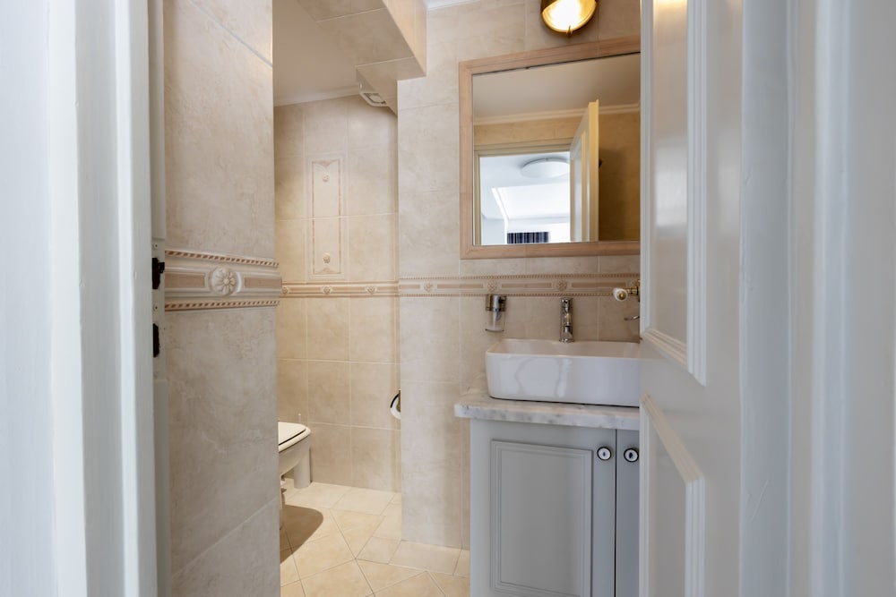Massive 2-apartment Combo Unbeatable Acropolis Views Sleeps 9