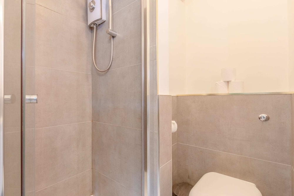 3 Bed House, Sleeps 8 - Near St Pancras