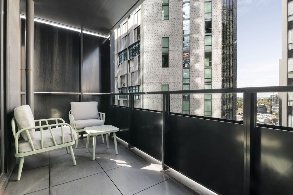 Sleek Southbank 2-bed Apartment With Balcony Views