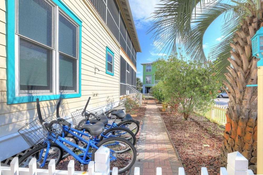 Holiday House by Avantstay Oceanview Steps to Beach