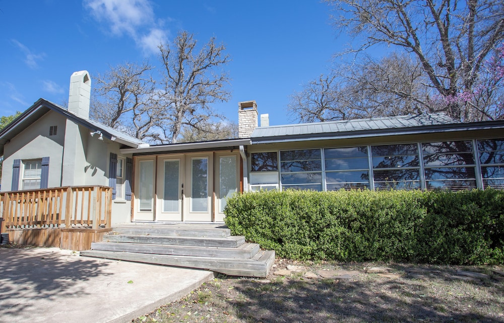 Hill Country Retreat 2 Bedroom 2 Bath