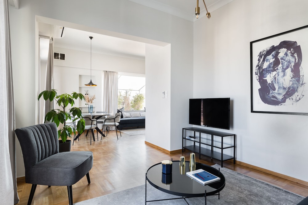 UPSTREET Elegant Luminous 3BD Apt-Kolonaki