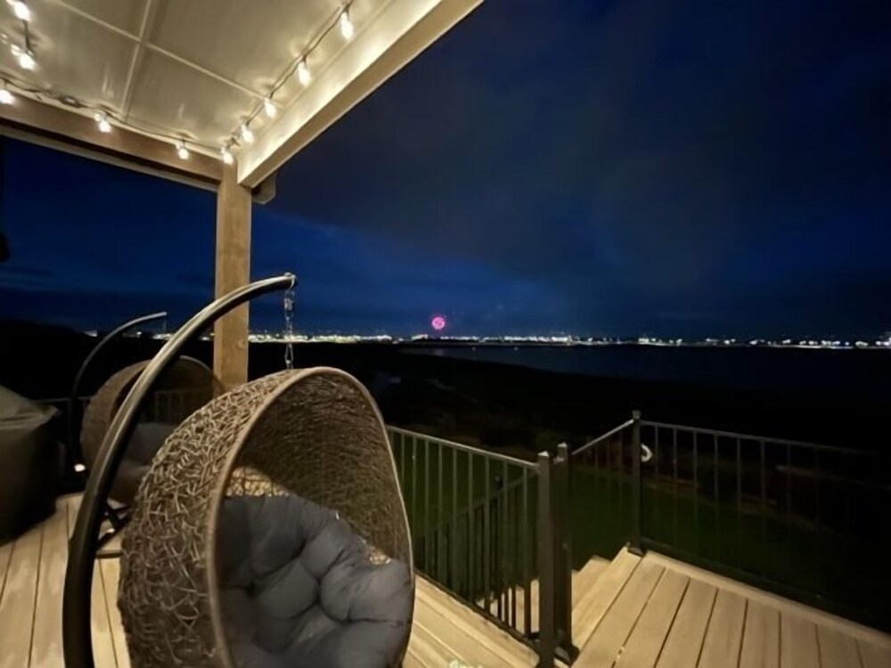 Lakeside Luxury - Hot Tub, Pool Table, and Views view 5