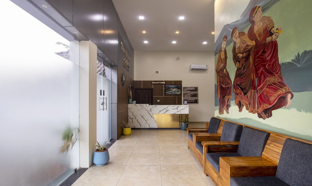 Lobby & Reception