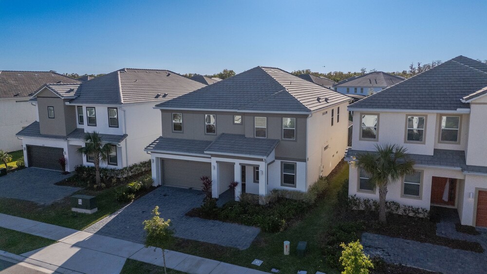 Sophisticated 9 Bedroom Close to Disney