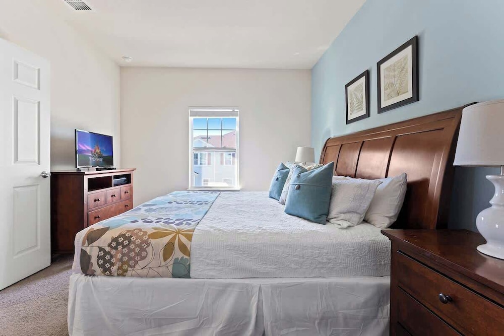 Kissimmee 4BR Townhouse: Perfect for Families!