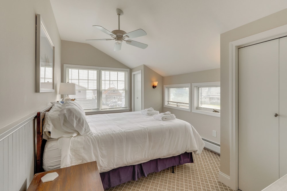 Walk to Beaches: Sunny East Haven Home w/ Grill view 2