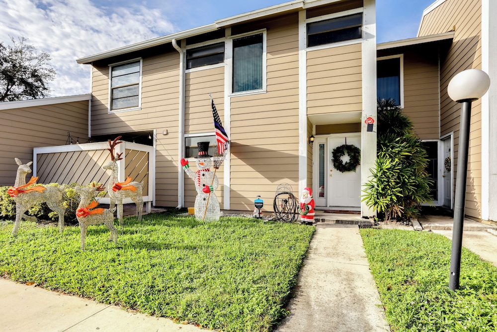 5 Mi to Beach: Jupiter Townhome w/ Pool Access view 5