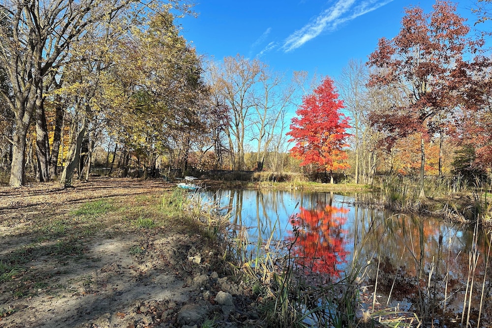 8-acre Bridgman Oasis: Pool, Hot Tub & Game Room