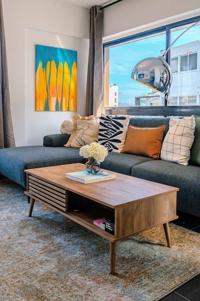 Chic City Center Stay With Stunning View