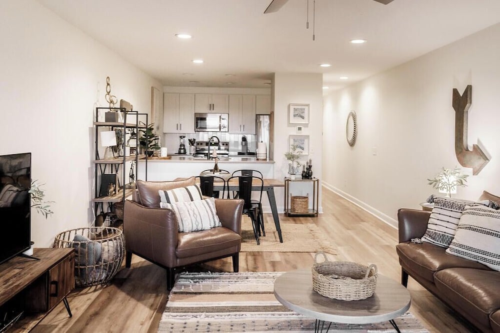 Perfect Studio That Sleeps 2 in JVC
