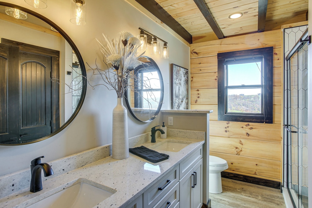Stunning Hilham Home w/ Hot Tub, Views & Fire Pit!