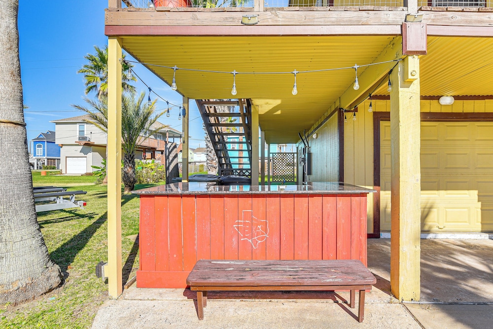 Private Pool, Deck & Patio: Galveston Oasis!