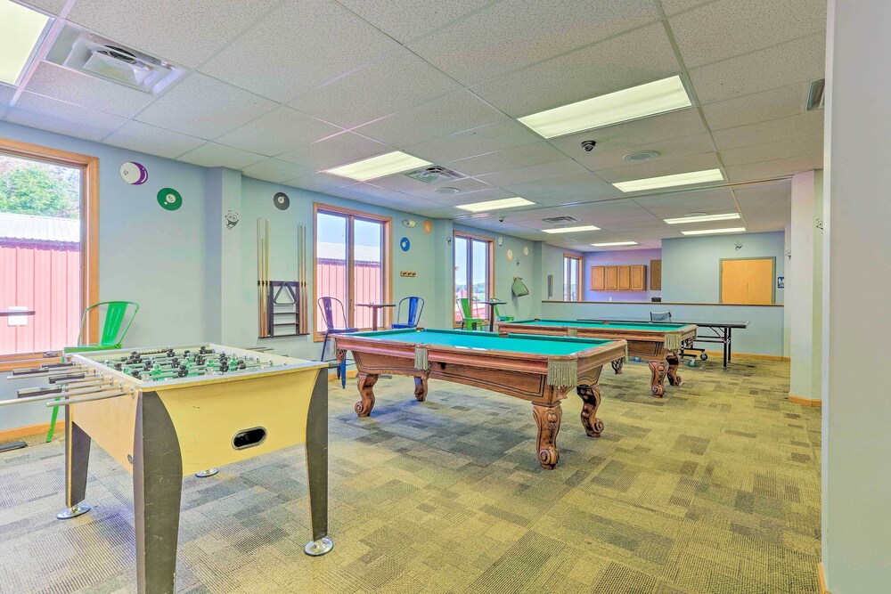 Poconos Hideaway in Arrowhead Lake w/ Game Room! view 4