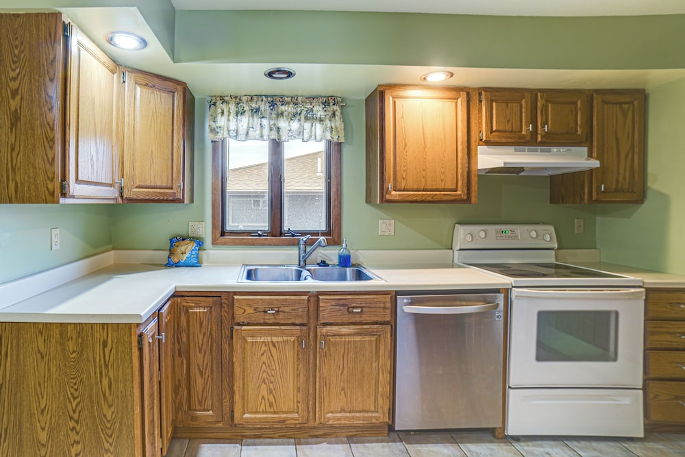 Fish & Hike: Small-town Retreat 2 Mi to Burke Lake