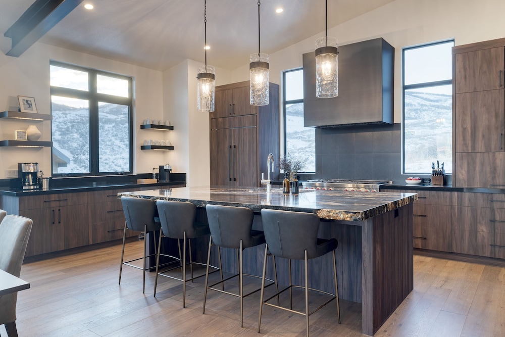 Orion by Avantstay Luxury 5bdr Ski Home w Views Minutes to Deer Valley Lift