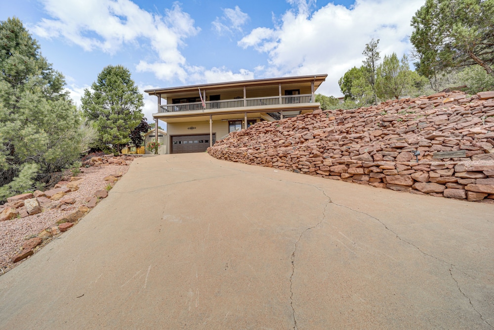 Mtn & Golf Course Views: Payson Retreat!