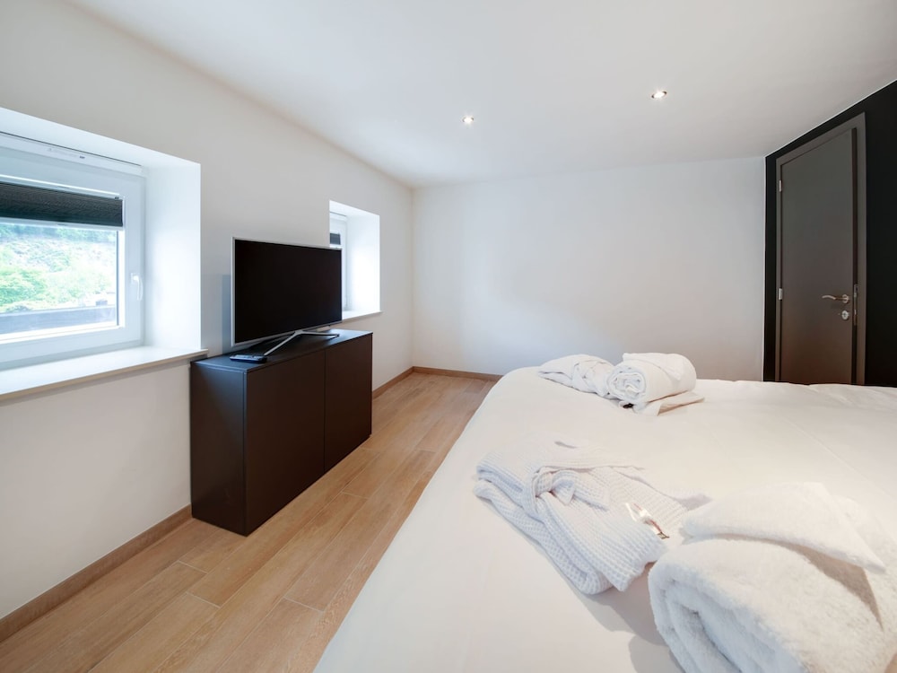Comfort Near Historic Huy