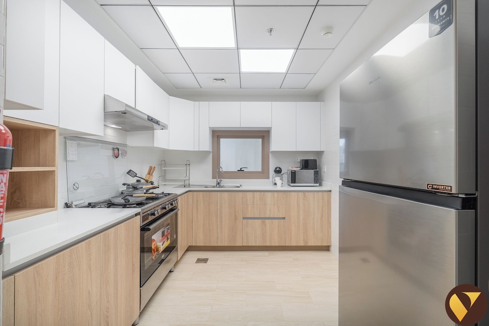 Elegant 2BR Canal View Near Dubai Mall